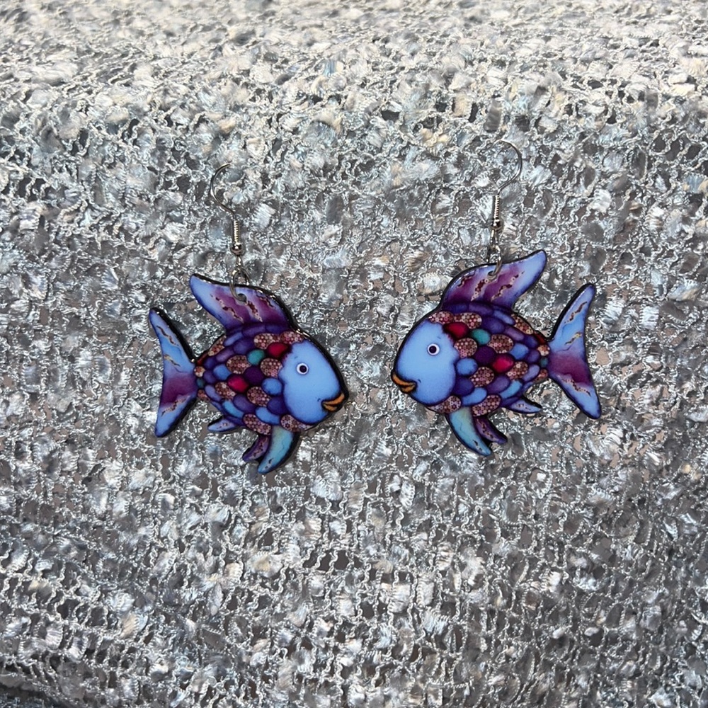 ✏️📚Rainbow Fish Fishhook Earrings📚✏️